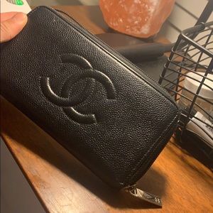 AUTHENTIC CHANEL L GUSSIET TIMELESS ZIP WALLET